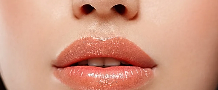 woman-lips-mouth-biting-lip-zey4gra-9zFKlP.webp