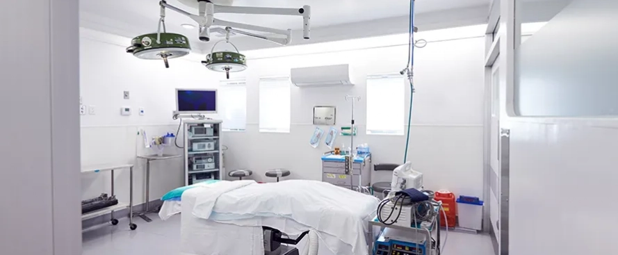 empty-hospital-operating-theater-ready-for-surgery-kawh8sb-VKTGEG.webp