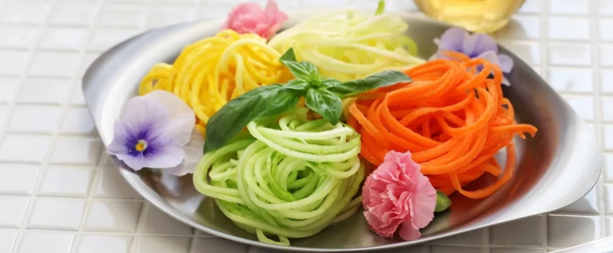 healthy-diet-vegetable-noodles-salad-pthtkte-5Br0ph.webp