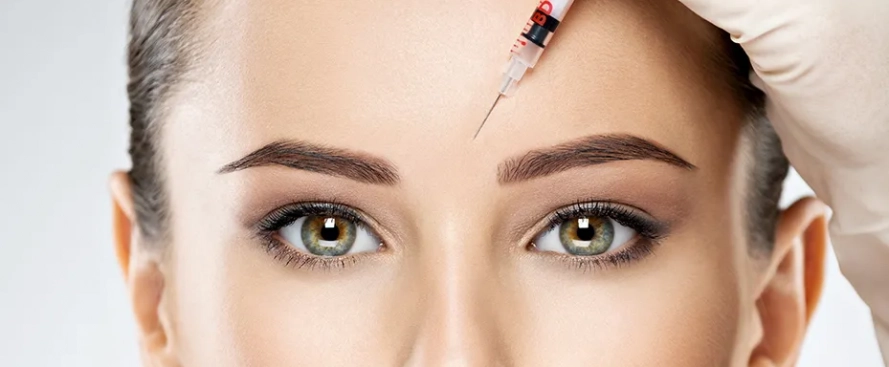 woman-getting-cosmetic-botox-injection-in-forehead-sgvymqg-nAZpPB.webp
