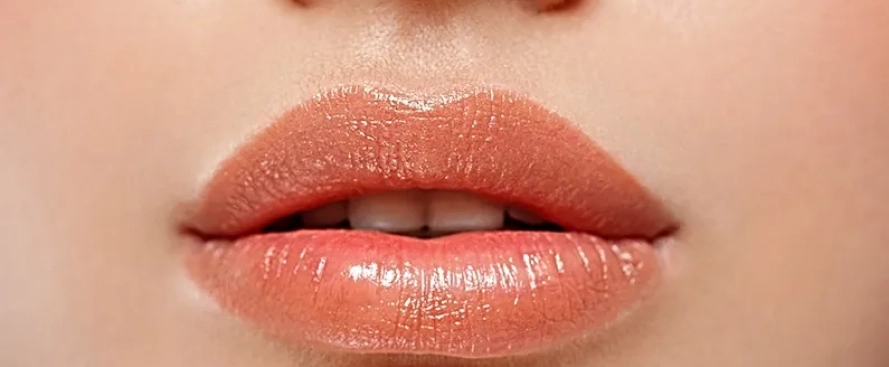 woman-lips-mouth-biting-lip-zey4gra-NRtMic.webp