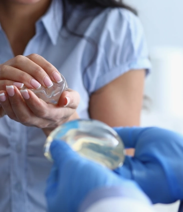 Cirurgias pós-parto para a melhoria da aparência dos seios: o que as mamães precisam saber?