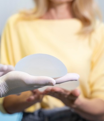 A prótese de silicone é segura? Riscos, mitos e verdades